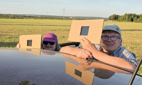 Das Ehepaar Waupke hat sich Sichtschutz aus Schweißerschutzglas selbst gebaut.