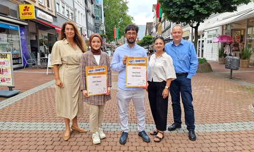 Stellten starke Ideen für die Peiner Innenstadt vor: Anja Barlen-Herbig (Geschäftsführerin Peine Marketing, v.l.), Saliha Isleyen (Gründerin Start-up AILA), Ferhat Arvis (Gründer Start-up Tutor Network), Saha Onal-Elmas (Leiterin der Stabsstelle Wirtschaftsförderung der Stadt Peine) und Peines Bürgermeister Klaus Saemann (Aufsichtsratsvorsitzender Peine Marketing). 