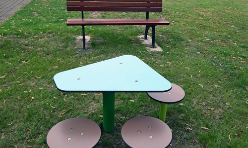 Wer möchte, ruht sich aus oder spielt am kleinen Tisch weiter. 