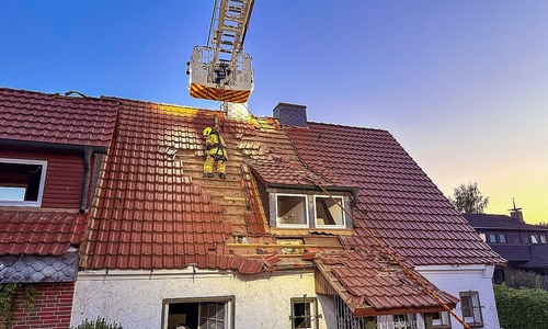 Feuerwehr Wildeshausen führt praxisnahen Sonderdienst in Abbruchobjekt durch (Archiv)