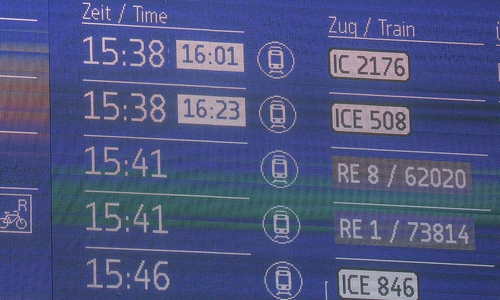 Anzeigetafel bei der Deutschen Bahn (Archiv)