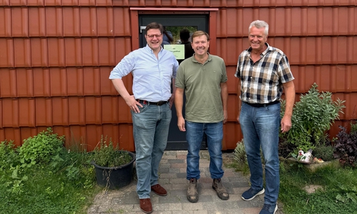 Karl-Friedrich Wolff von der Sahl (Vorsitzender Landvolk Braunschweig), Jörn Cramm (Vorstandsmitglied Landvolk Braunschweig) und Manfred Walkemeyer (Kreislandwirt Braunschweig) (v. li.).