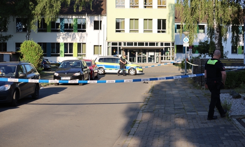 Die Polizei ist in Lebenstedt in der Lessingstraße wegen einer Messerstecherei im Einsatz.