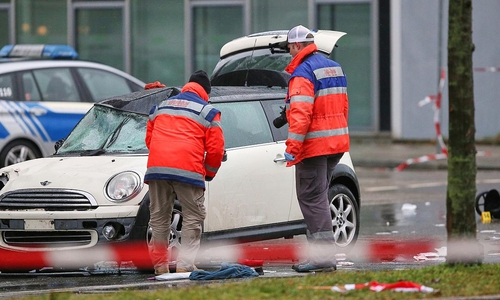 Auto fährt in München in Menschenmenge (Archiv)