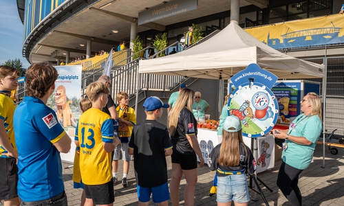 Am vergangenen Freitag hatte die Kroschke Kinderstiftung ihren Auftritt als Spieltagspartner beim Spiel Eintracht Braunschweig gegen VfL Bochum.