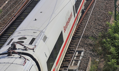 ICE-Bordrestaurant auf Bahnstrecke (Archiv)