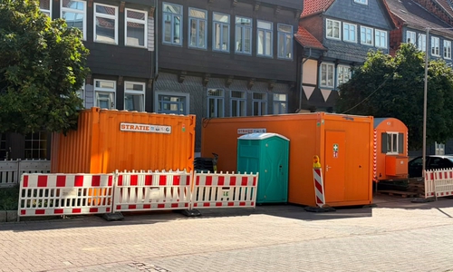  Im Kleinen Zimmerhof wurden die Baucontainer aufgestellt.