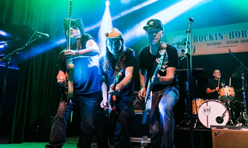 Mehrere Gitarren prägen das musikalische Gesicht der Band Rockin’ Horse.