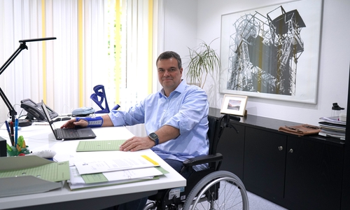 Seit Montag dieser Woche auch stundenweise wieder im Büro anzutreffen: Landrat Dr. Alexander Saipa für wichtige interne Rücksprachen wieder im Kreishaus präsent. 