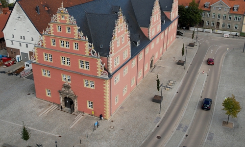 Vor dem Zeughaus soll es wieder grüner werden.