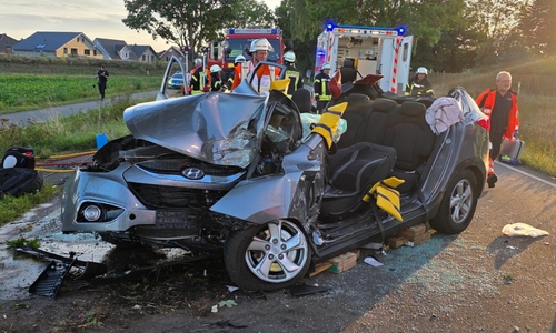 Das Unfallauto nach der Personenrettung.