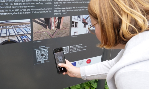 QR-Code gescannt und schon geht sie los, die Audiotour zur Geschichte des jüdischen Lebens in Wolfenbüttel.
