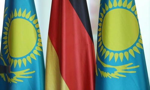 Flagge von Kasachstan (Archiv)