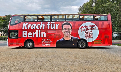 Bus mit Wahlwerbung für Steffen Krach (Archiv)
