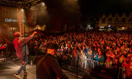 Auf dem Marktplatz wird wieder Live-Musik geboten.