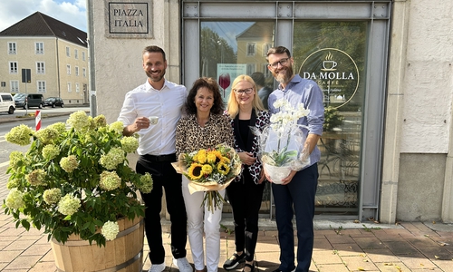 v. l. Florian Martin (WMG-Citymanager), Eleonora Marrone (Vini d’Italia), Barbara Wolnik-Tkacz (fachliche Leiterin Gewerbemanagement bei der NEULAND) und Drisel Molla (Da Molla) freuen sich über die erfolgreiche Unternehmensnachfolge für das Vini d’Italia.