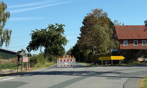 Die K214 bei Nordassel ist für die Unfallaufnahme gesperrt.