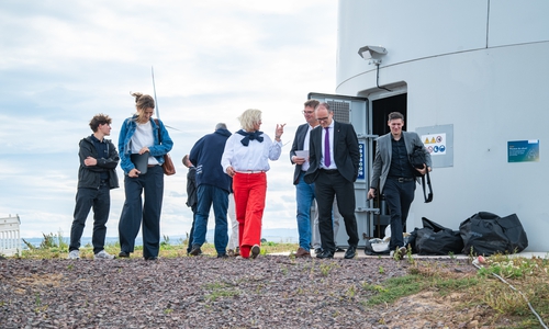 Rundgang mit Wirtschaftsminister Grant Hendrik Tonne (2. v. re.).