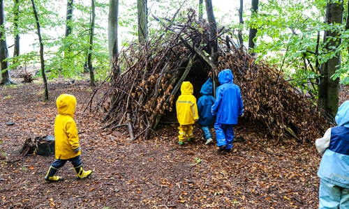 Ab ins Tipi auf Entdeckungstour.