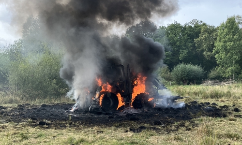 Der Trecker stand in Vollbrand.