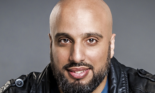 Comedian Abdelkarim wird in der Aula des Gymnasiums am Fredenberg erwartet.