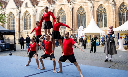 Zahlreiche Tanzgruppen zeigen beim trendsporterlebnis mitreißende Akrobatik und Choreografien.