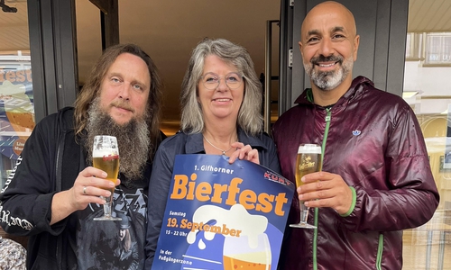 olger Hirsch (von links) vom H1, Sigrid Wiertz von Wiertz Genussvoll und Fatih Kilic vom Cappu machen für das erste Gifhorner Bierfest gemeinsame Sache.