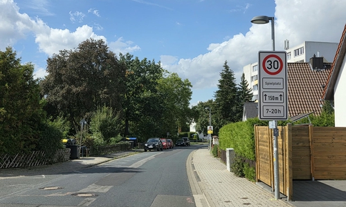 Vor dem Spielplatz Anton-Ulrich-Straße ist nun 30. 