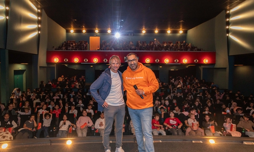 Stefan Klein (li.) und Samir Roshandel bei der Begrüßung.