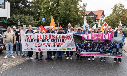 Salzgitters Oberbürgermeister, Vertreter der Ratsfraktionen sowie die Gewerkschaften Komba und Verdi nahmen an der Demo teil.