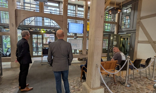 Wahlparty im Rathaus.