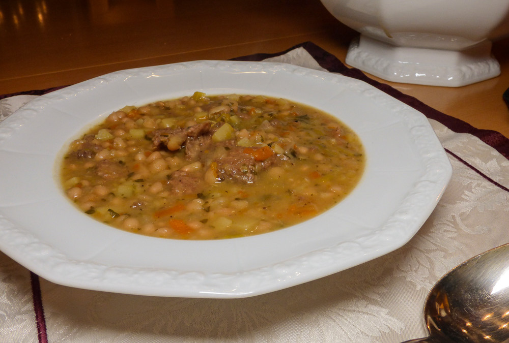 Schnelle Gerichte: Weiße Bohnensuppe mit Bregenwurst | regionalHeute.de
