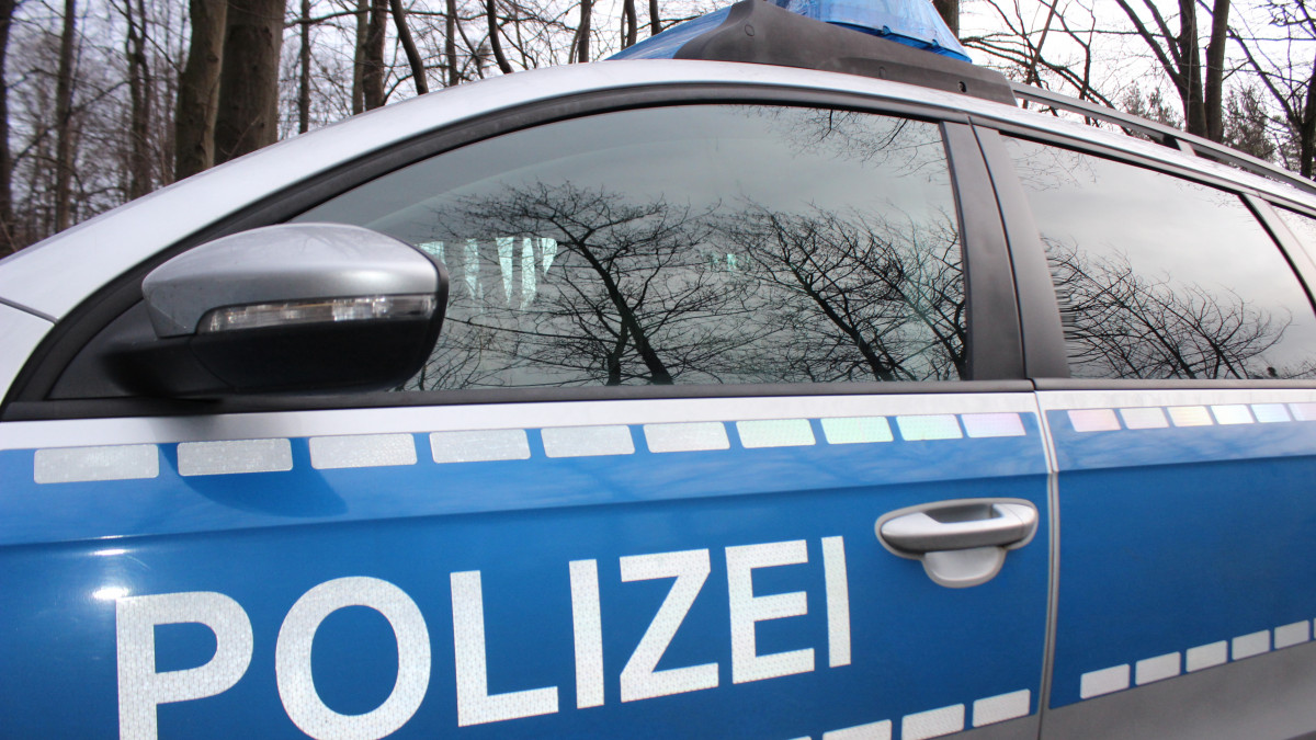 Zwei-Transporter-aufgebrochen-Werkzeug-gestohlen