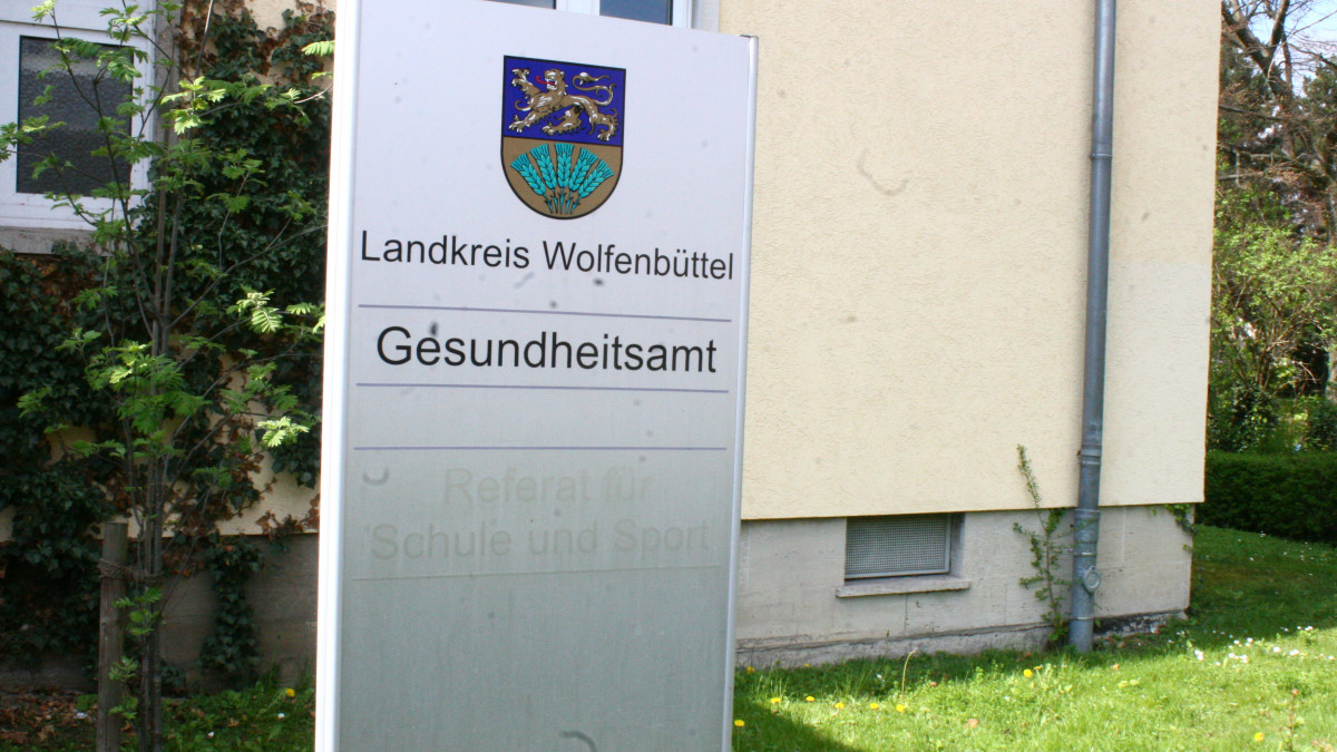 Sind Läuse Meldepflichtig Beim Gesundheitsamt Rückkehrer aus Risikogebieten müssen sich beim Gesundheitsamt melden