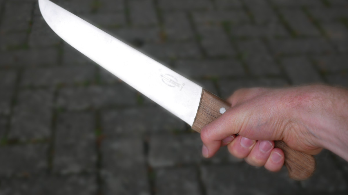 Mann-mit-Messer-l-st-Polizeieinsatz-in-Braunschweig-aus