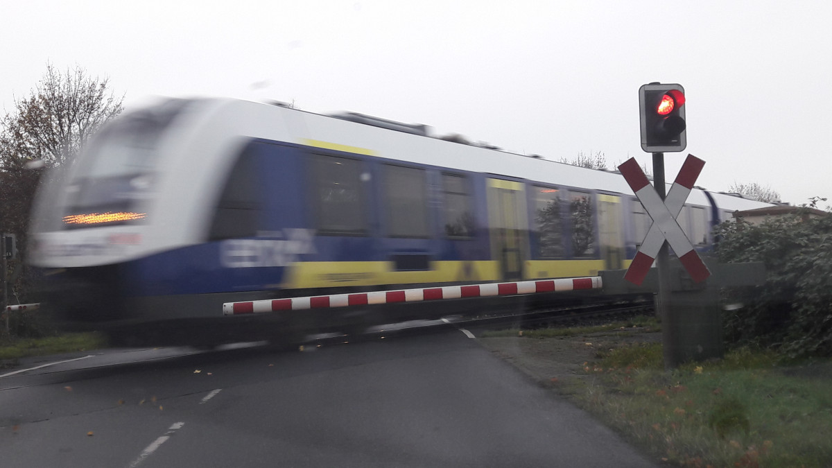 Aufkl-rung-ber-Bahn-berg-nge-in-Bienrode-Bahn-kommt-nicht