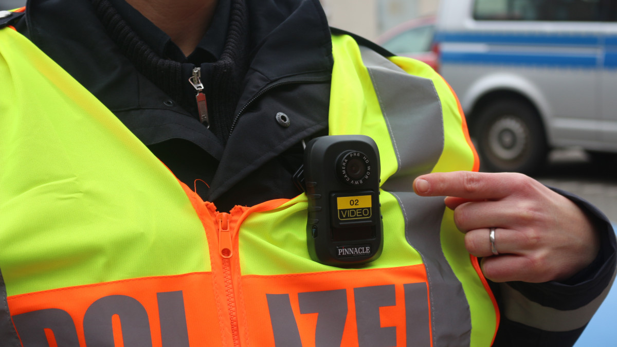 Polizei-Bodycams: Flächendeckende Einführung Kommt Später ...