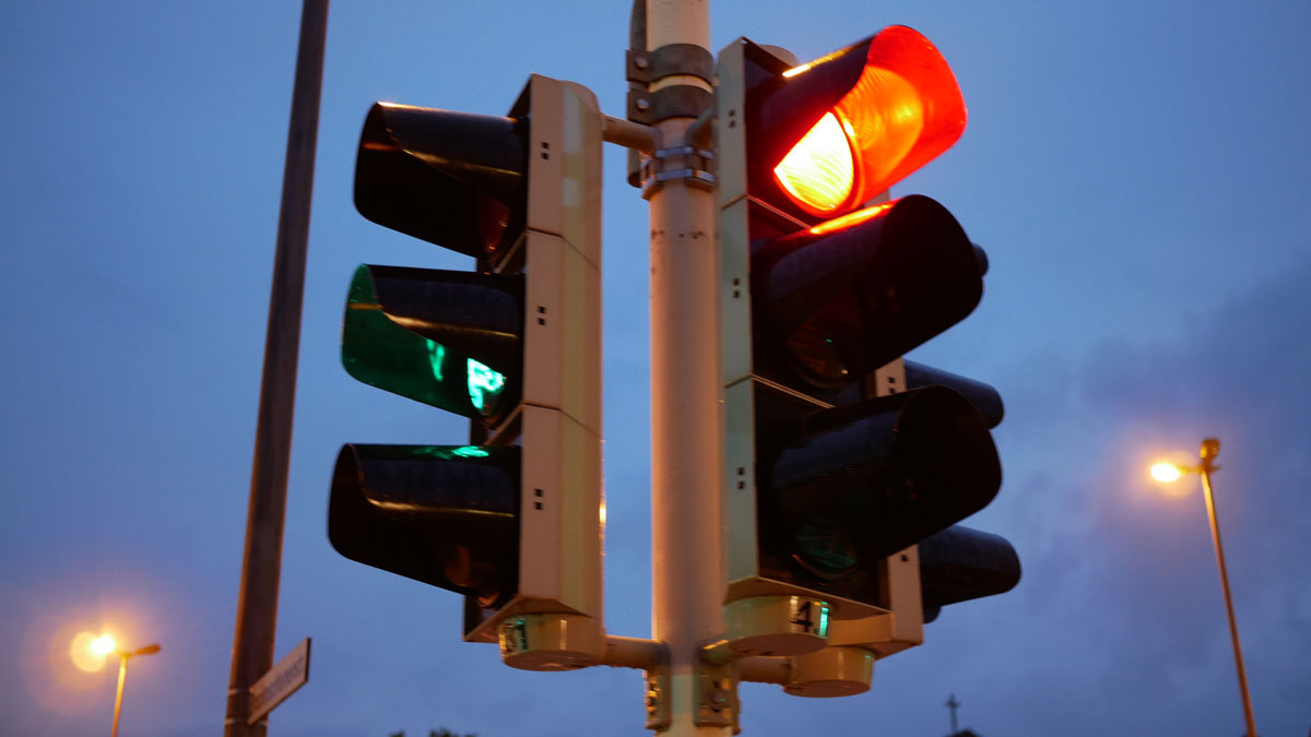 Ampel-nach-Unfall-defekt-Das-hat-Folgen