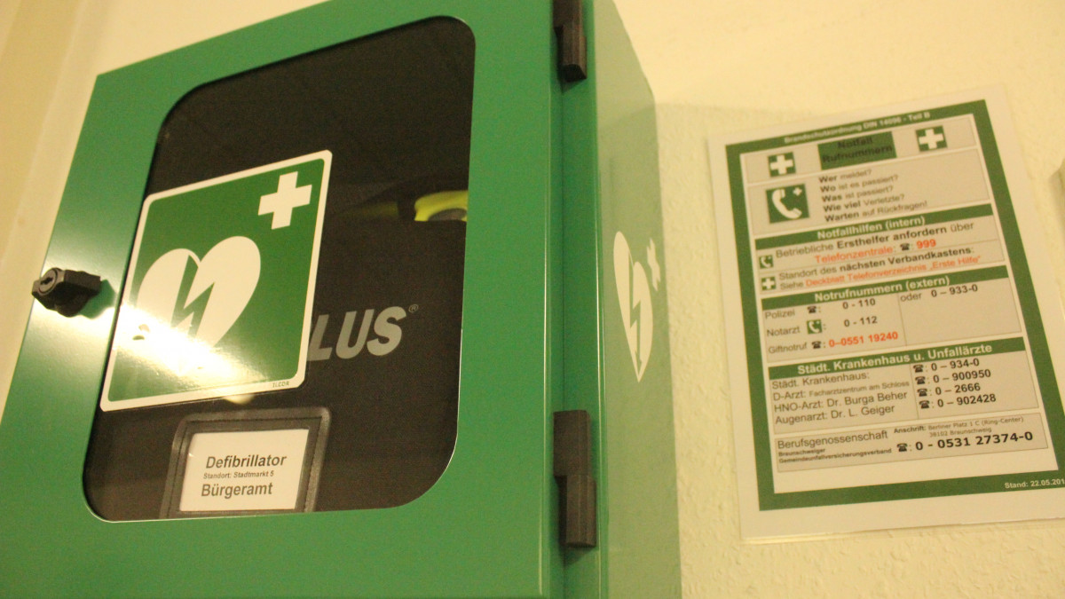 Gifhorn-will-ffentliche-Geb-ude-mit-Defibrillatoren-ausr-sten