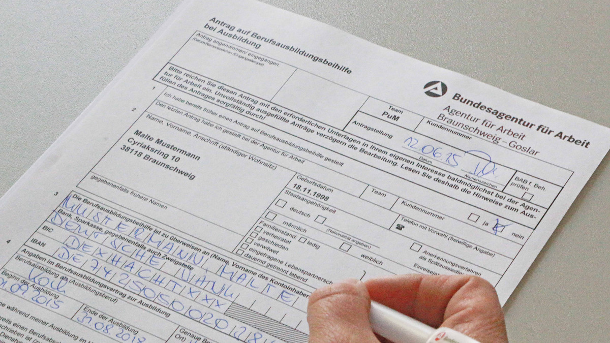 Für die Ausbildung raus von zu Hause? Finanzielle Hilfen der Arbeitsagentur regionalHeute.de