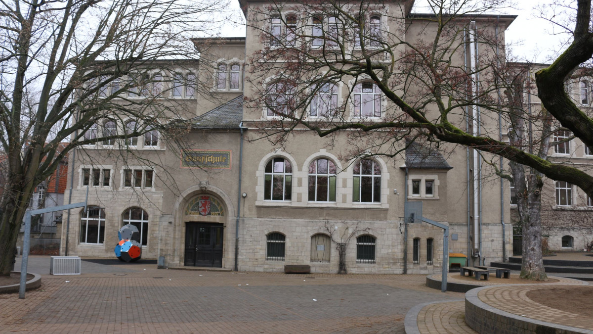 Sch-ler-profitieren-Vergr-erung-f-r-Braunschweiger-Gymnasium