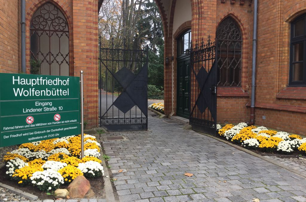 Entfernung-pers-nlicher-Beigaben-auf-dem-Friedhof-Leser-ist-best-rzt