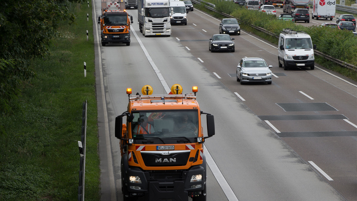 Mobile Baustellen: Absicherungsfahrzeug Ohne Fahrer Entwickelt ...