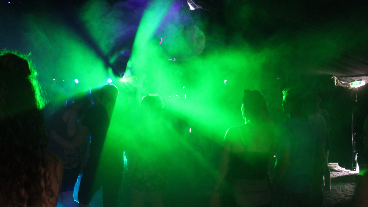 Von-Tannenbaumwerfen-bis-30-Party-So-wird-das-Wochenende-in-der-Region