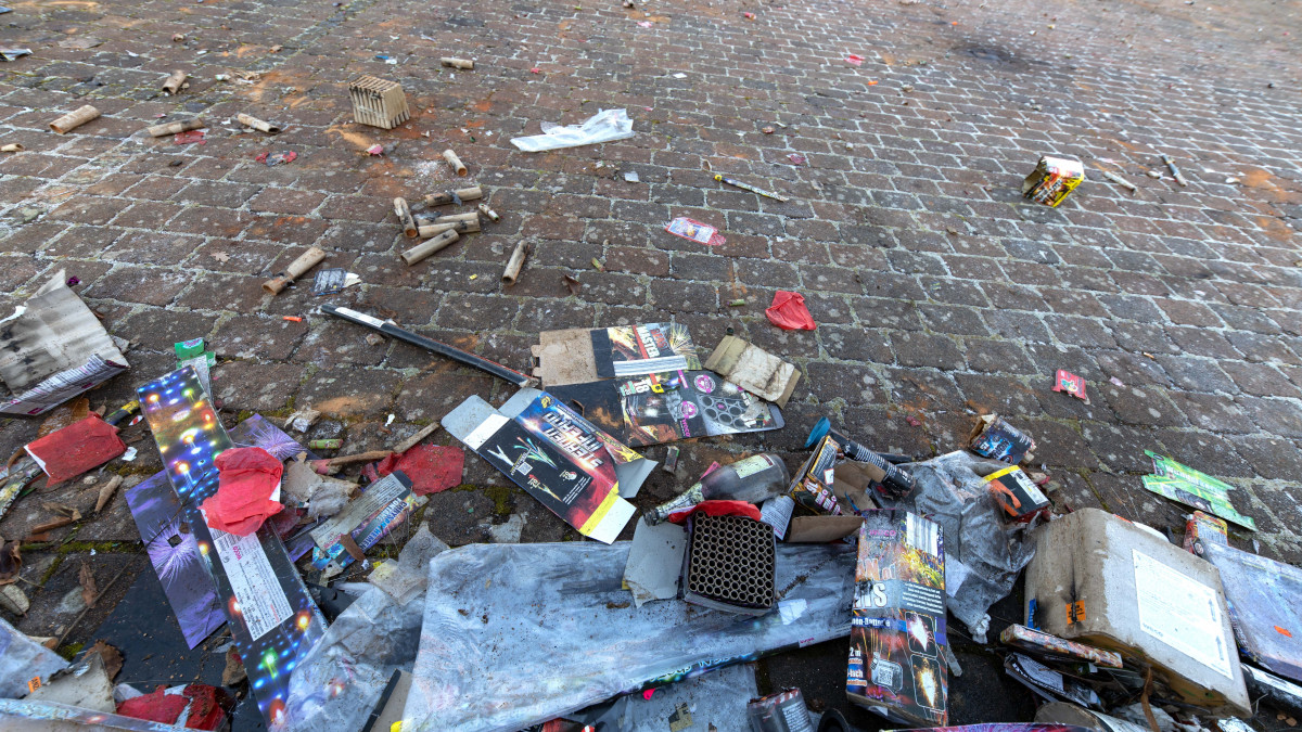 Feuerwerks-rger-Welche-Versicherung-deckt-Sch-den-am-Auto-