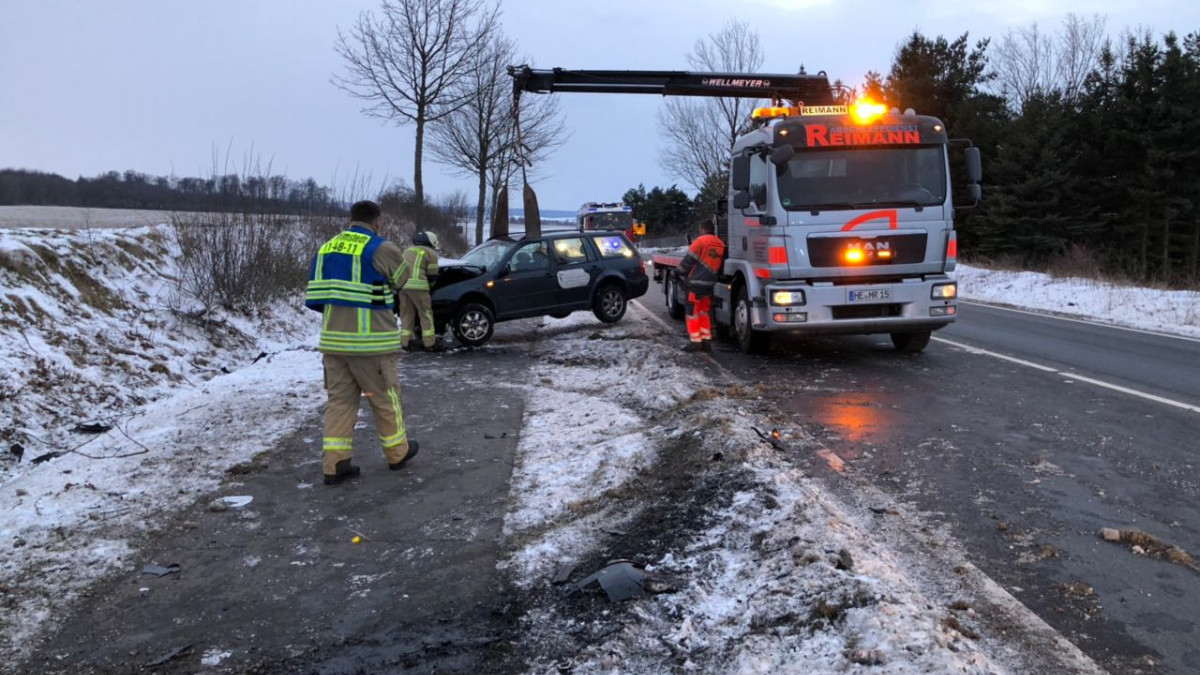 Auto prallte gegen Baum | regionalHeute.de