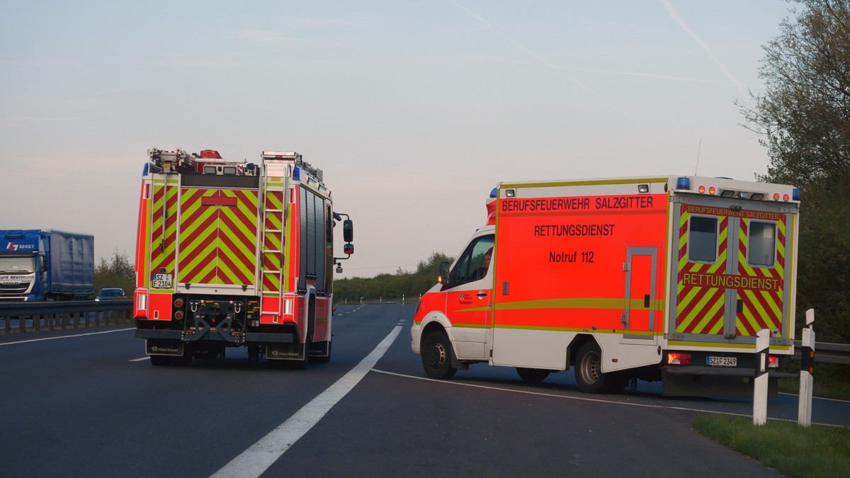 Unfall-mit-sechs-Autos-auf-der-A391-Autobahn-derzeit-gesperrt