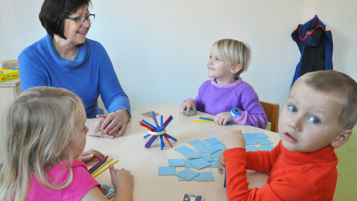 Erika Fabiunke spielt ehrenamtlich mit Kindern regionalHeute.de