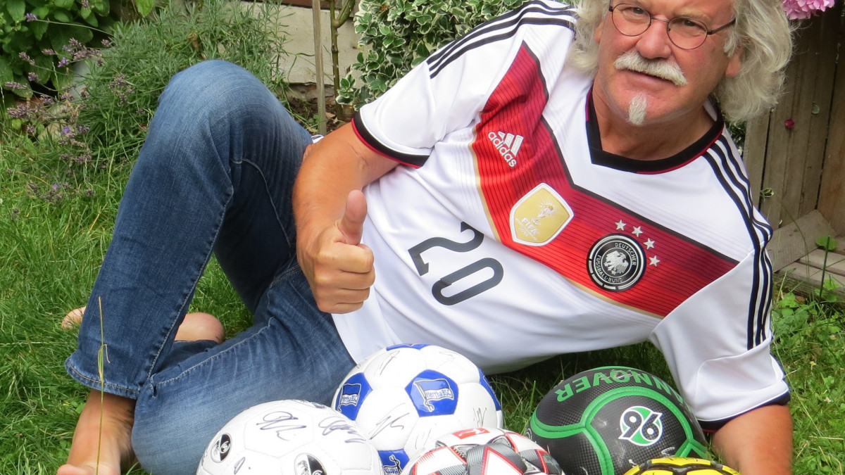 Signierte Fußbälle von werden versteigert