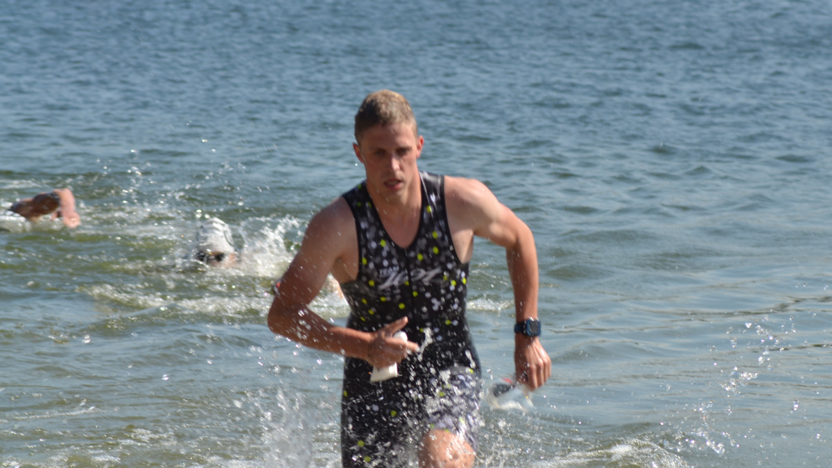 Triathlon-Fieber-am-Tankumsee-Das-Sportevent-zieht-700-Athleten-an